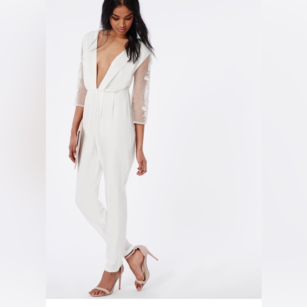 ❤️Missguided White Plunge V-Neck Lace Sleeves Jumpsuit Straight Leg Size 2